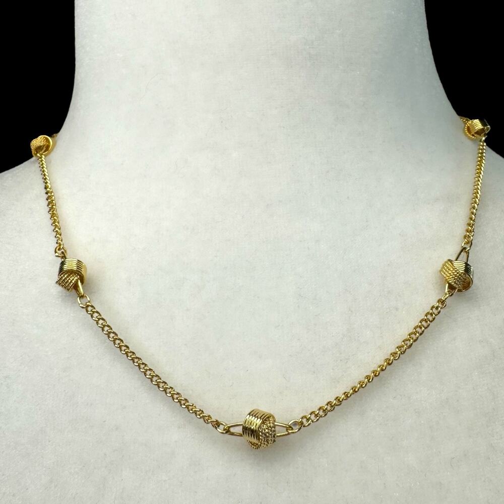 Vintage Avon Love Knox Gold Tone Chain Necklace 17 3/4”
